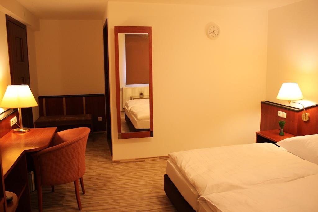 As Hotel Гьотинген Екстериор снимка