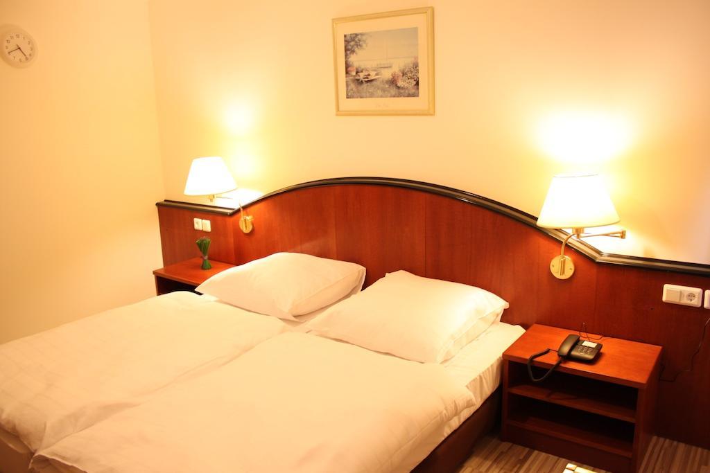 As Hotel Гьотинген Екстериор снимка