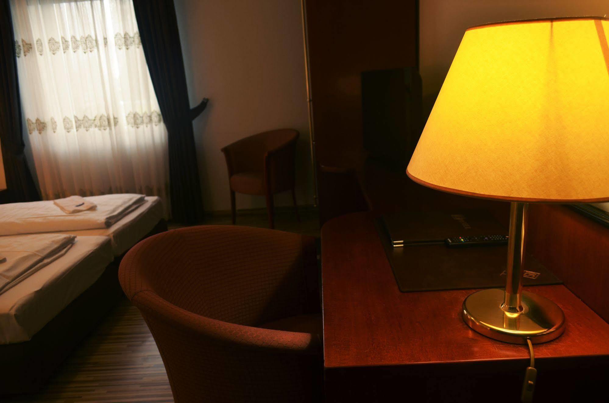 As Hotel Гьотинген Екстериор снимка
