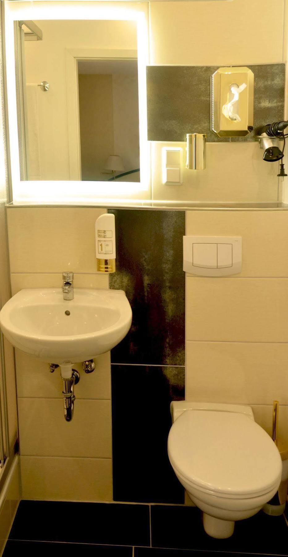 As Hotel Гьотинген Екстериор снимка