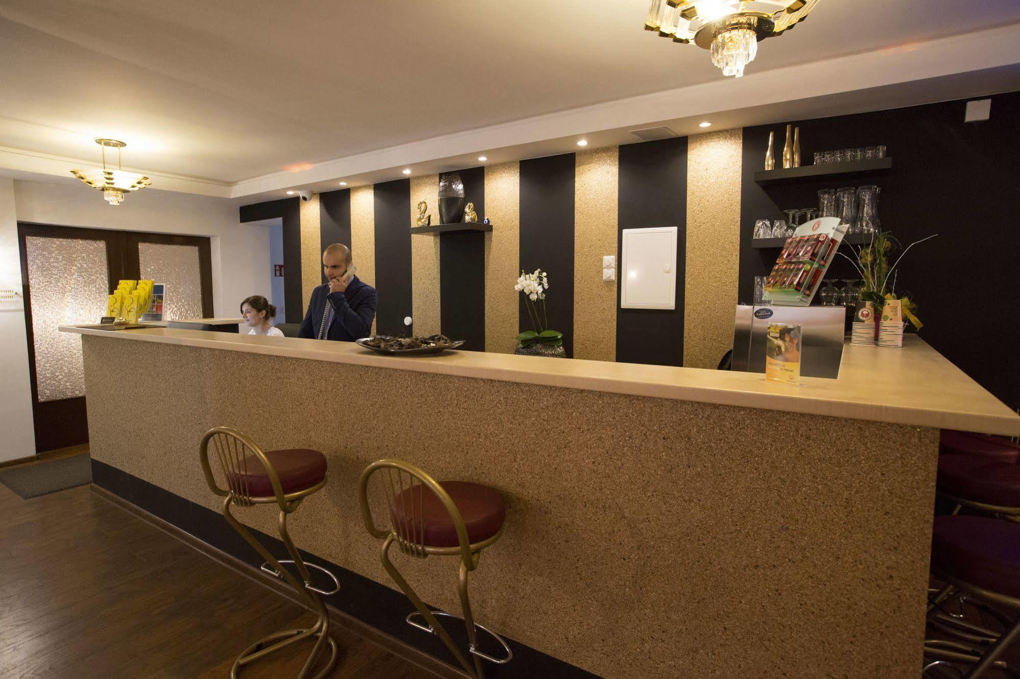 As Hotel Гьотинген Екстериор снимка