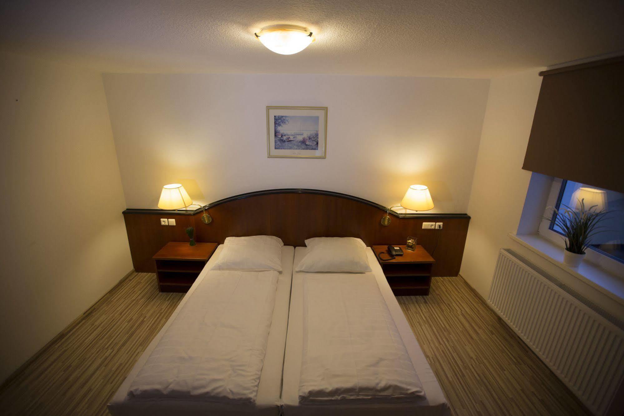 As Hotel Гьотинген Екстериор снимка