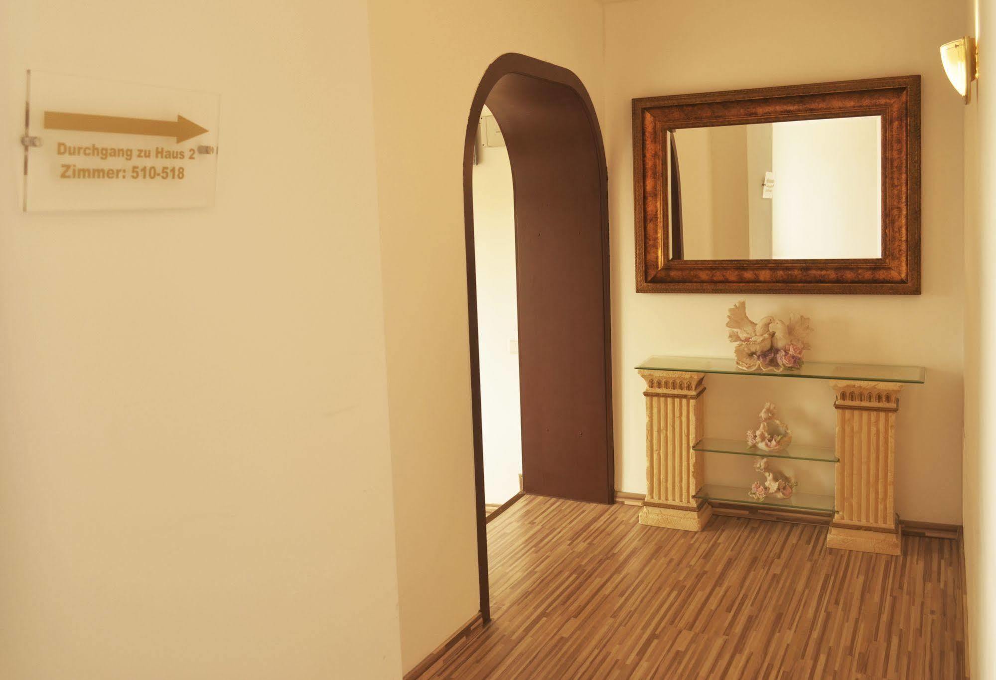 As Hotel Гьотинген Екстериор снимка